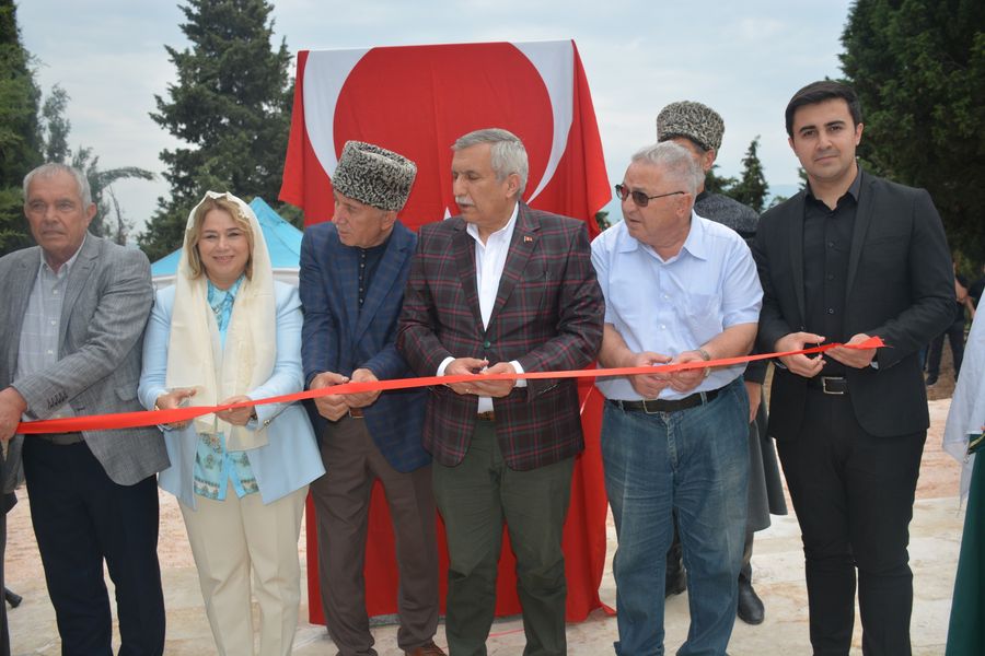 Manyas İlçesinde Anıt Mezar Açılışı