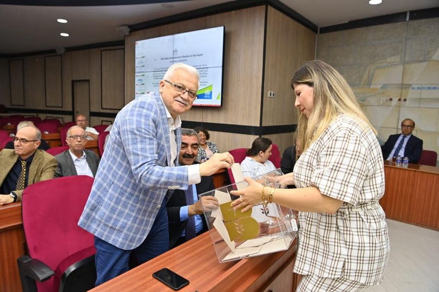 Burhaniye Belediyesi Meclis Toplantısında