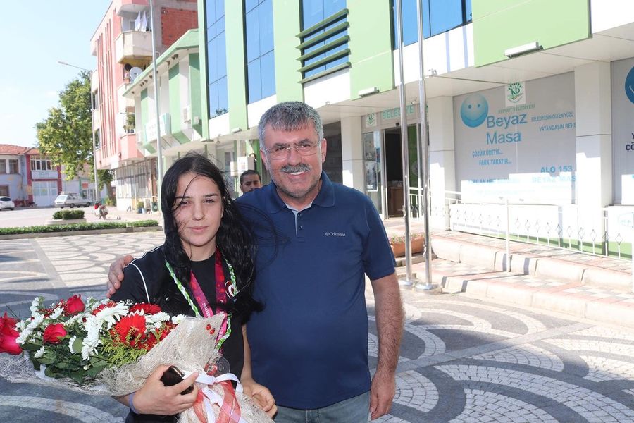 Kepsut Güreş Kulübü Milli Sporcusu Avrupa 2. si Oldu