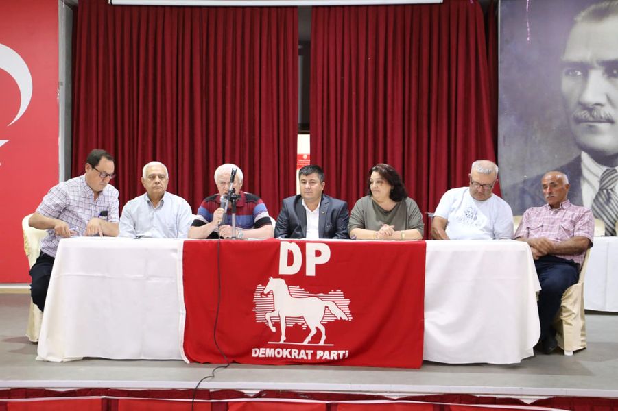 Demokrat Parti Kongersine Katıldı