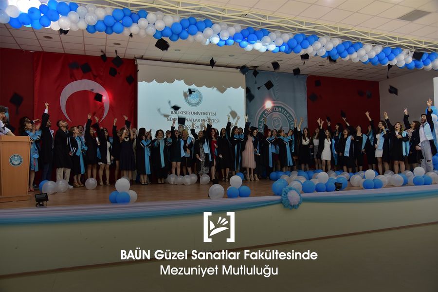 Balıkesir Üniversitesinde Güzel Sanatlar Fakültesinde Mezuniyet Töreni