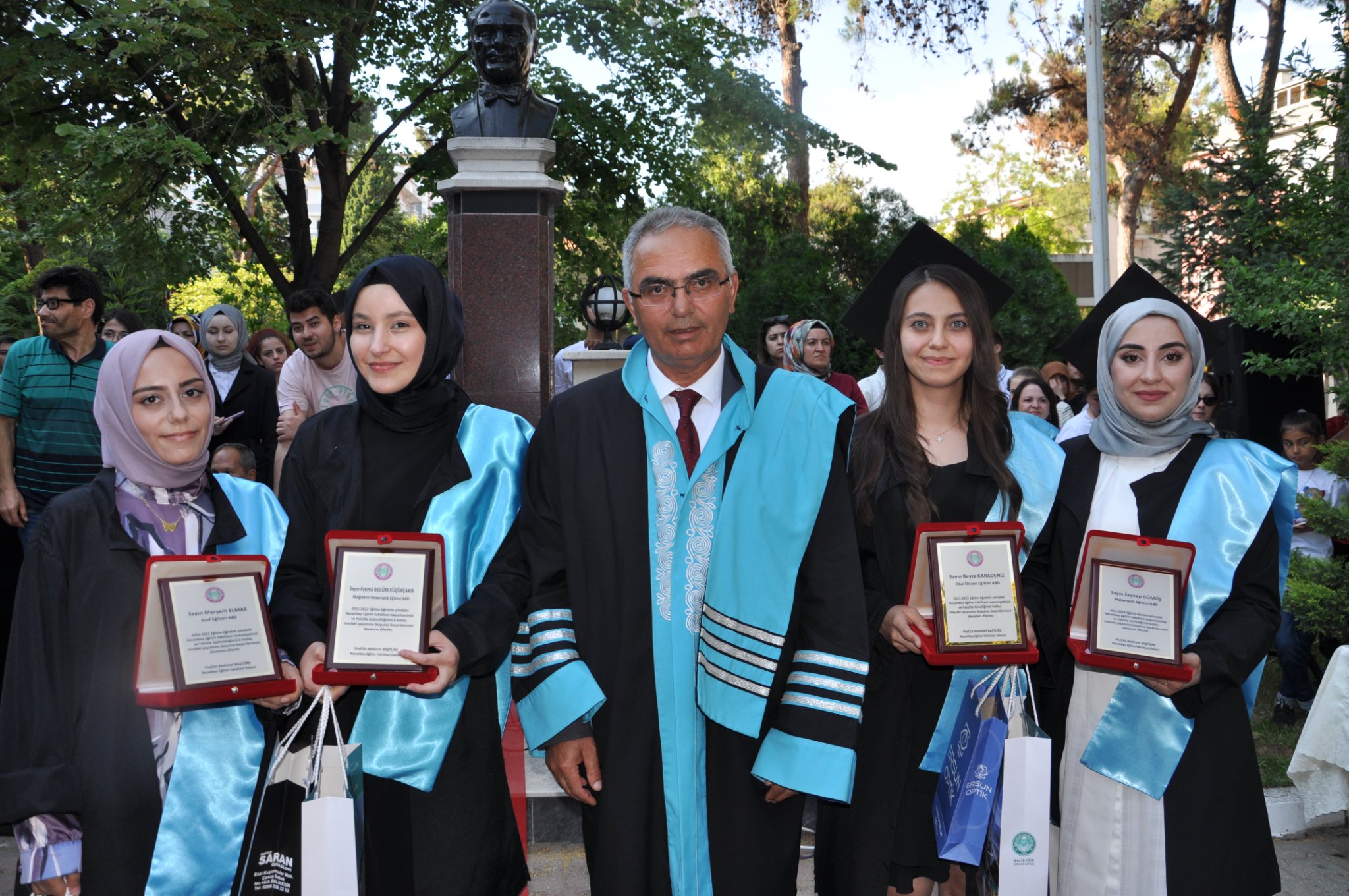 Necatibey Eğitim Fakültesinde Mezuniyet Töreni