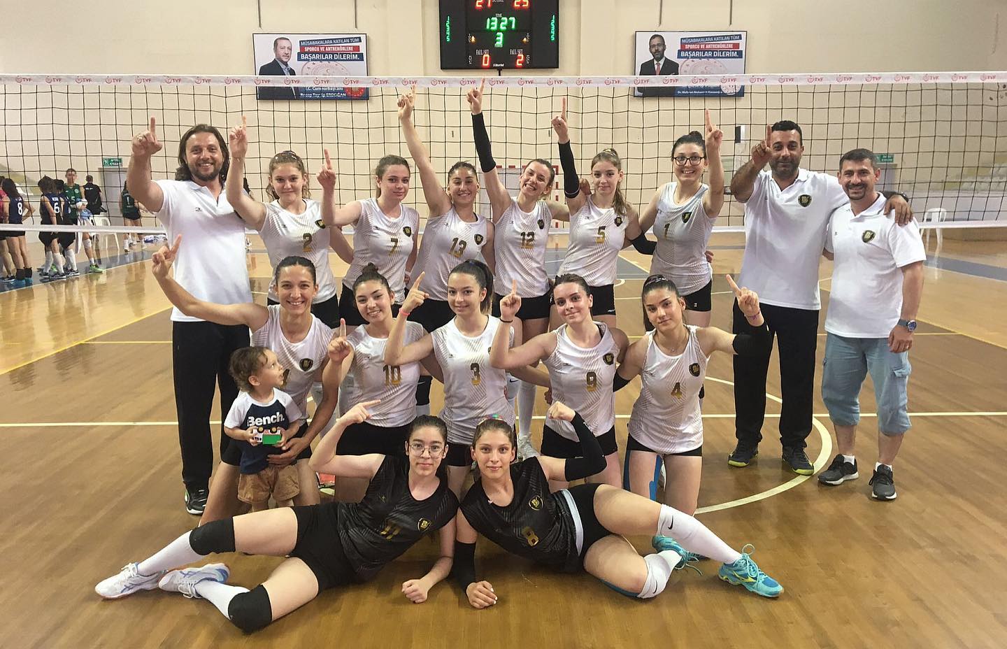 Balıkesir Büyükşehir Belediyespor Kız Voleybol Takımı 2. Lig de