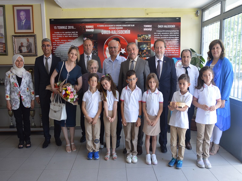 Albay Tayyar Nuran Oğuz İlkokulunda Karne Töreni