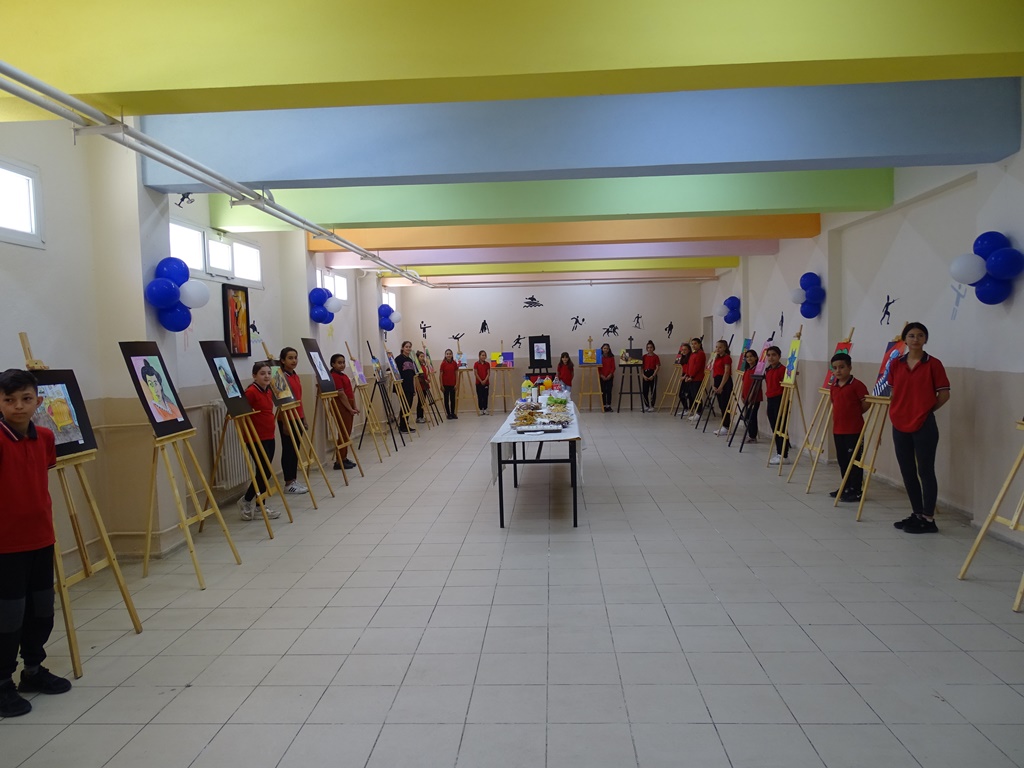 ŞEHİT EYÜP KARATAŞ ORTAOKULU’NDA RESİM SERGİSİ