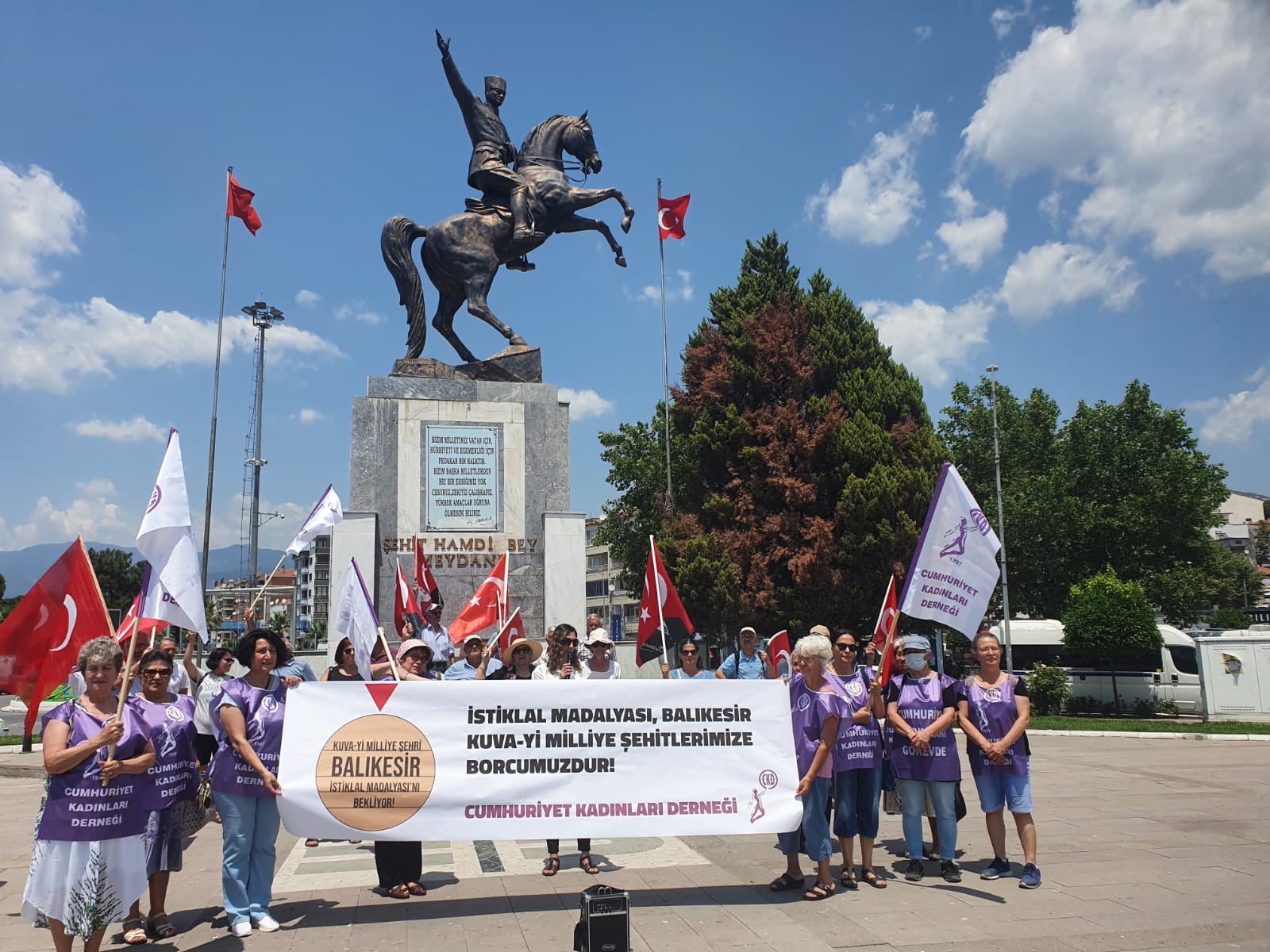 Cumhuriyet Kadınları Derneği Basın Açıklaması