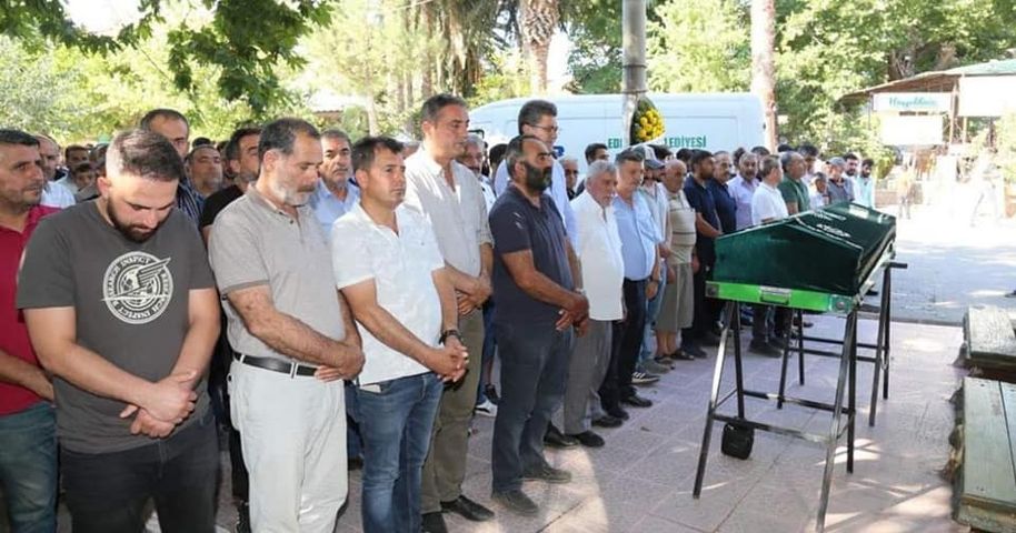 Bıçaklanarak Ölen Genç Toprağa Verildi