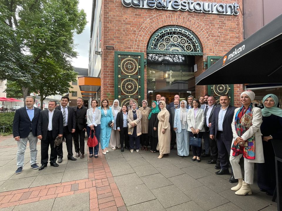 Hamburg’ da Türk İşİ nsanları BirArada