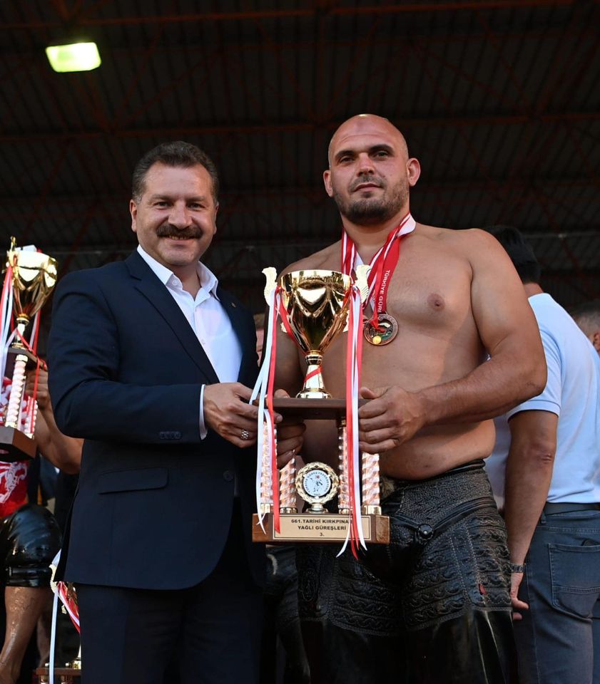 Balıkesirli Pehlivanlar Er Meydanının hakkını verdi