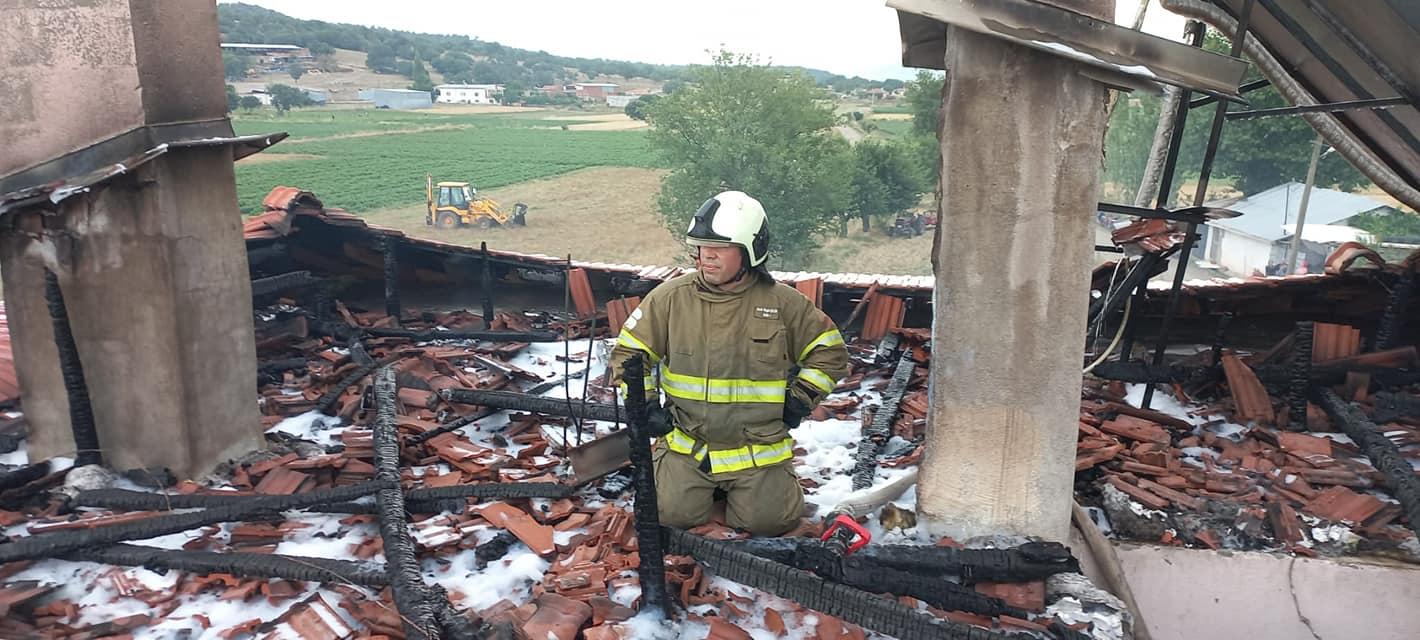 Ak Parti İl ve İlçe Örgütü Yanan Evin Sahiplerine Ziyarette Bulundu
