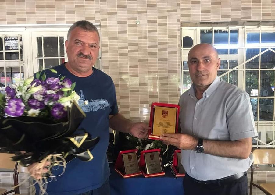 Edremit’te Yıkılan Okulu Yaptıranlara Plaket Takdim Edildi