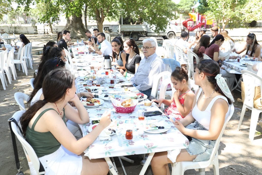 Burs Alan Öğrenciler İle Buluştu