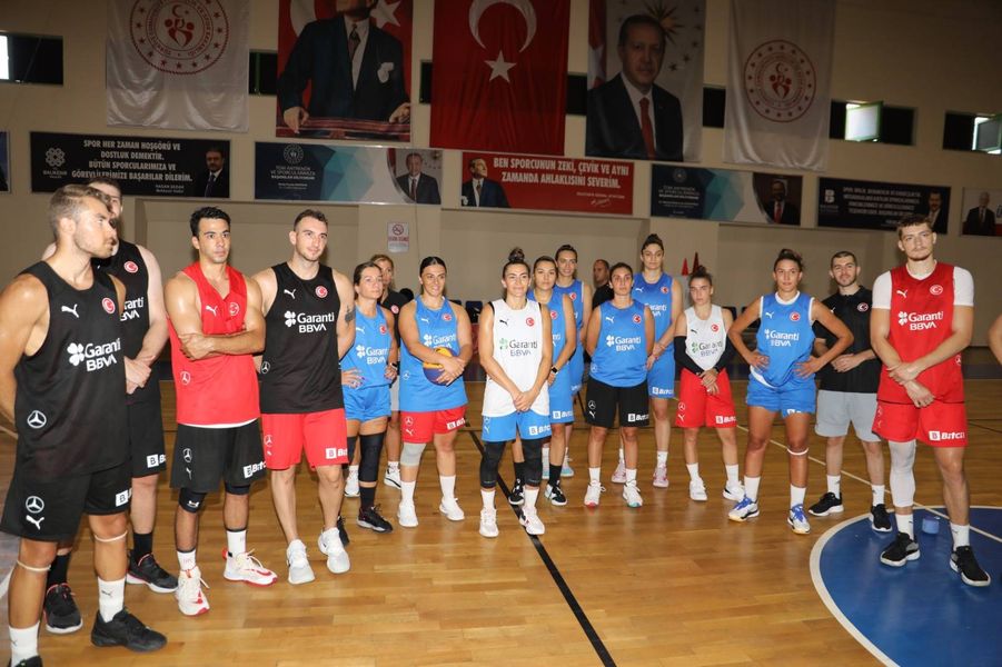 Milli Takım  Kampta Ziyaret Edildi