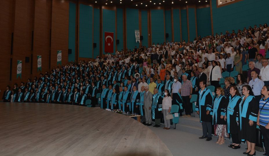 Balıkesir Üniversitesi (BAÜN) Tıp Fakültesinde, 2021-2022 eğitim-öğretim yılı mezuniyet töreni gerçekleştirildi.