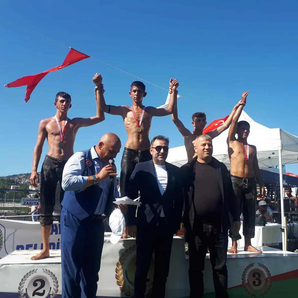 Sındırgılı Pehlivana Alkışlarla Maşallah