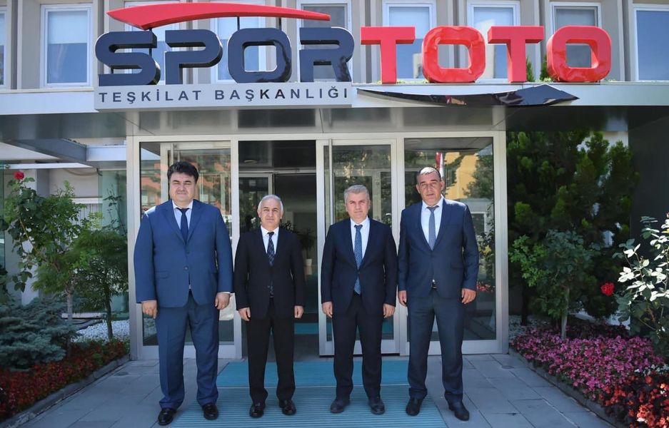 Kırsal Mahallelere Halı Saha Yatırımları