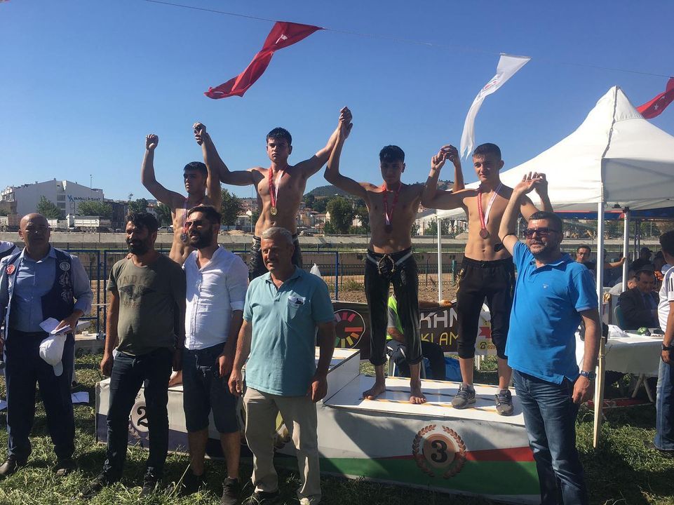 Yağlı Güreş Takımı Bol Madalyalarla Döndü