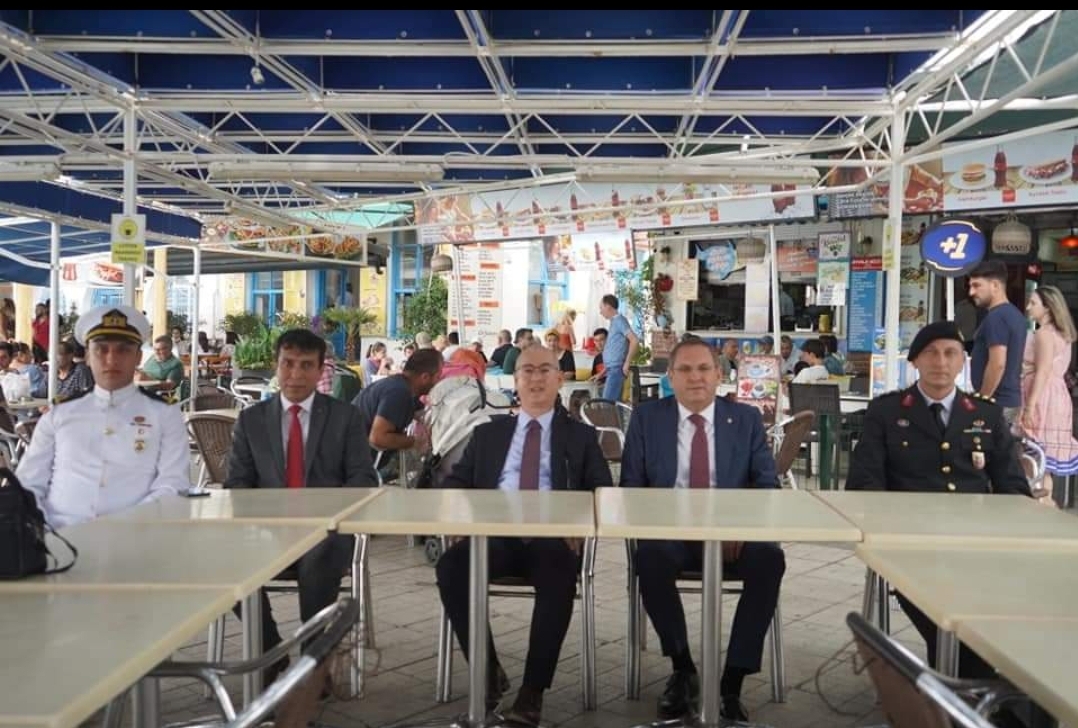 Ayvalık İlçesinde Vatandaş ile Bayramlaşma