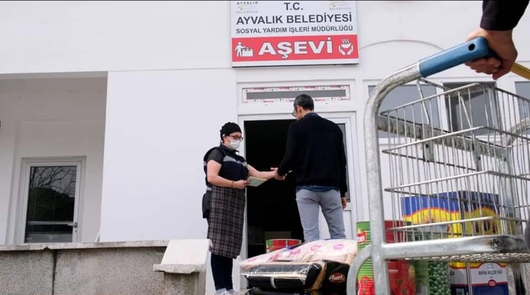 Ayvalık Belediyesi Aşevi Paylaşmanın Örneğini Gösterdi