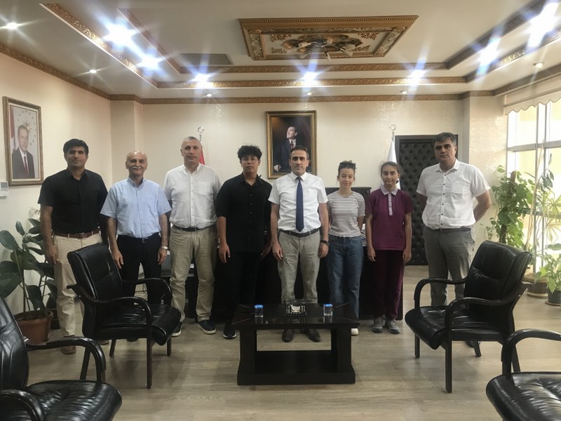 LGS’ de Dereceye Giren Öğrencileri Ödüllendirdi