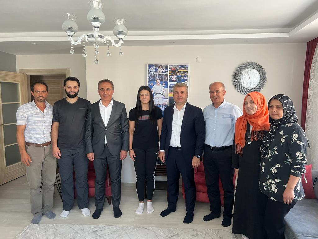 Milletvekili Mustafa Canbey “Başarının Yolu Çalışmak”