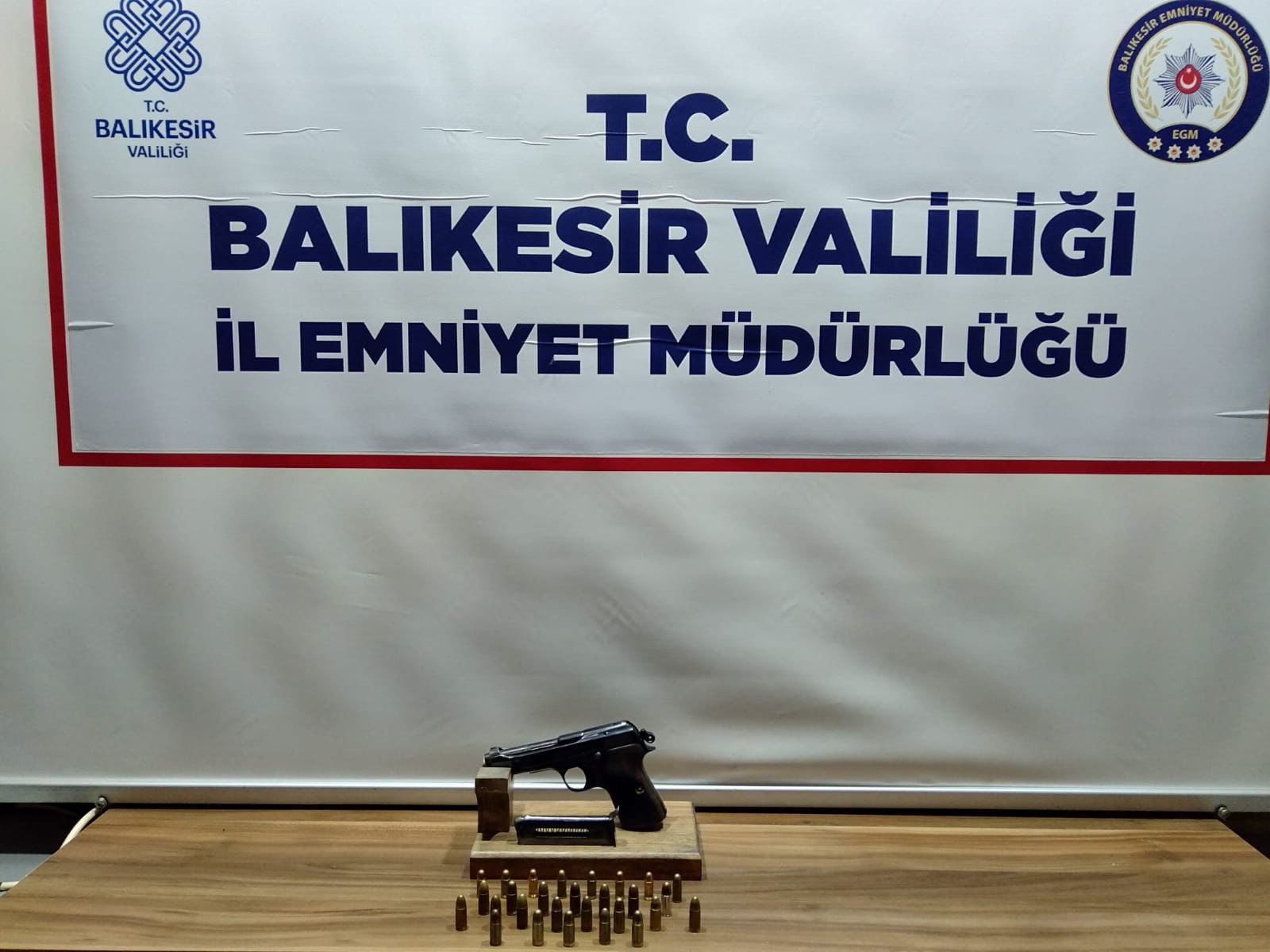 2 Ruhsatsız Tabanca Ve 40 Adet Fişek Ele Geçirildi