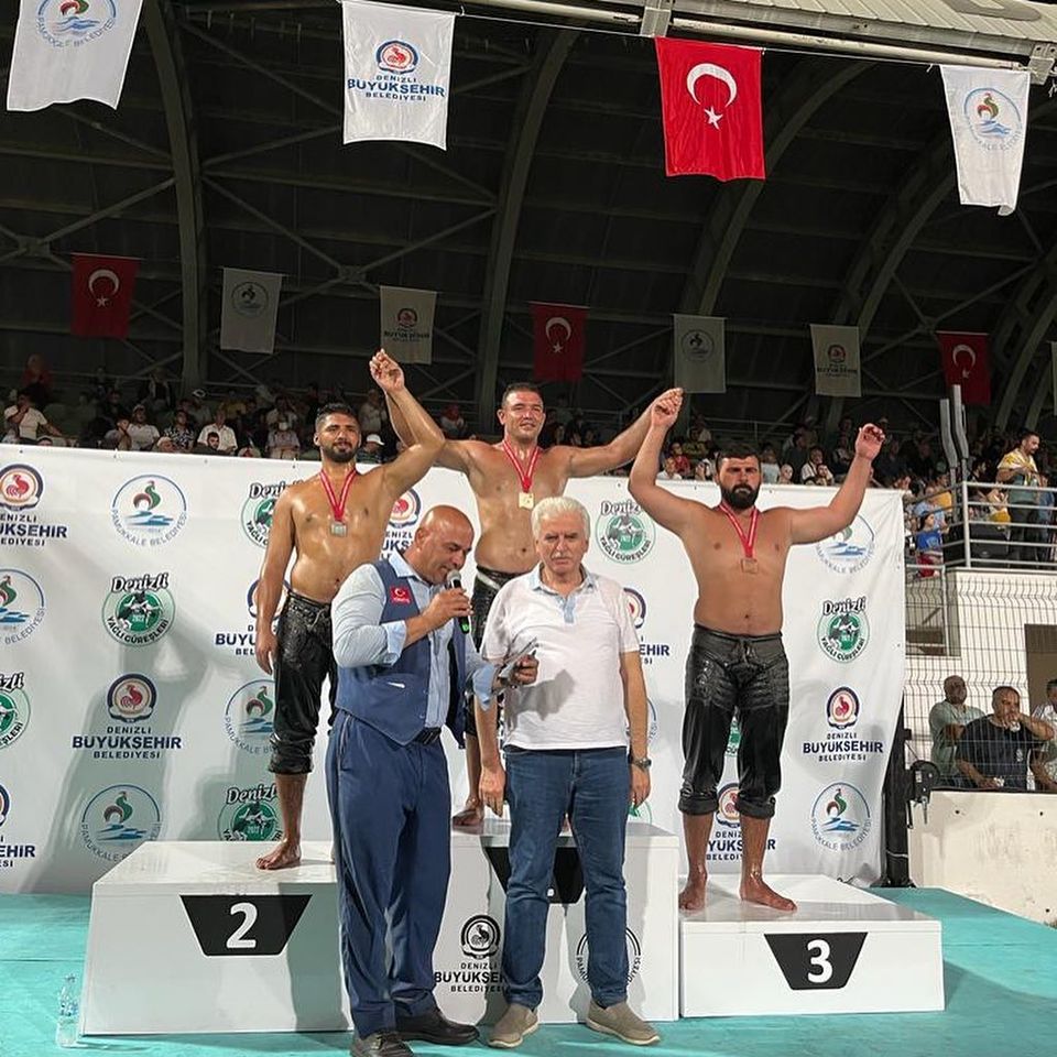 Denizli’ den Yağlı Güreş Takımı Madalyalarla Döndü