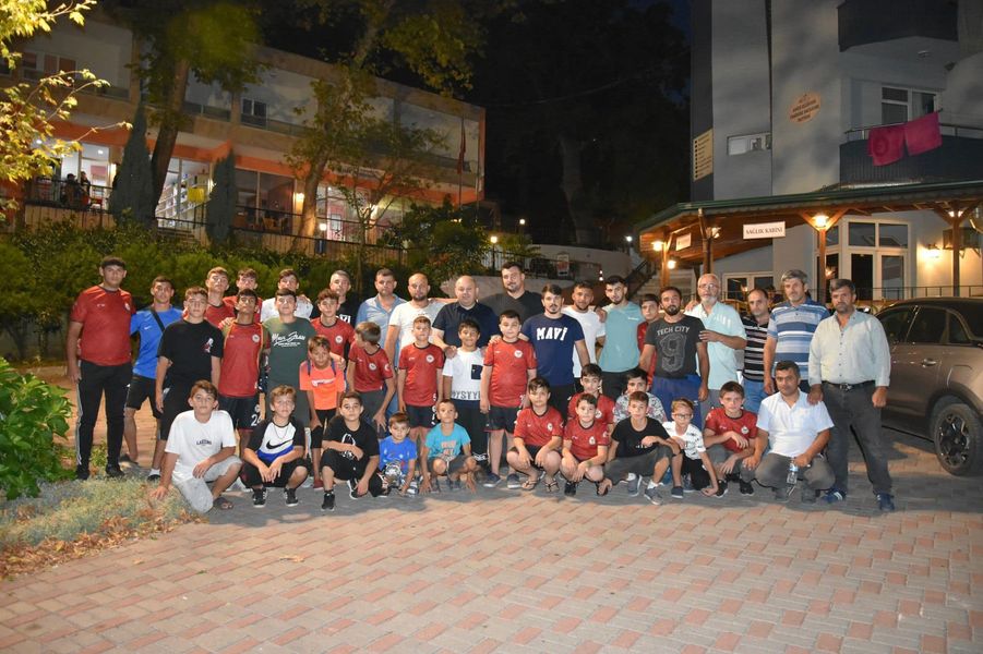 Başkan Palaz Sporcular Ve Antrenörlerle Yemekteydi