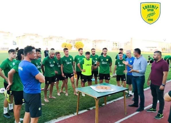 CHP İlçe Örgütü Edremitsporun Antremanında