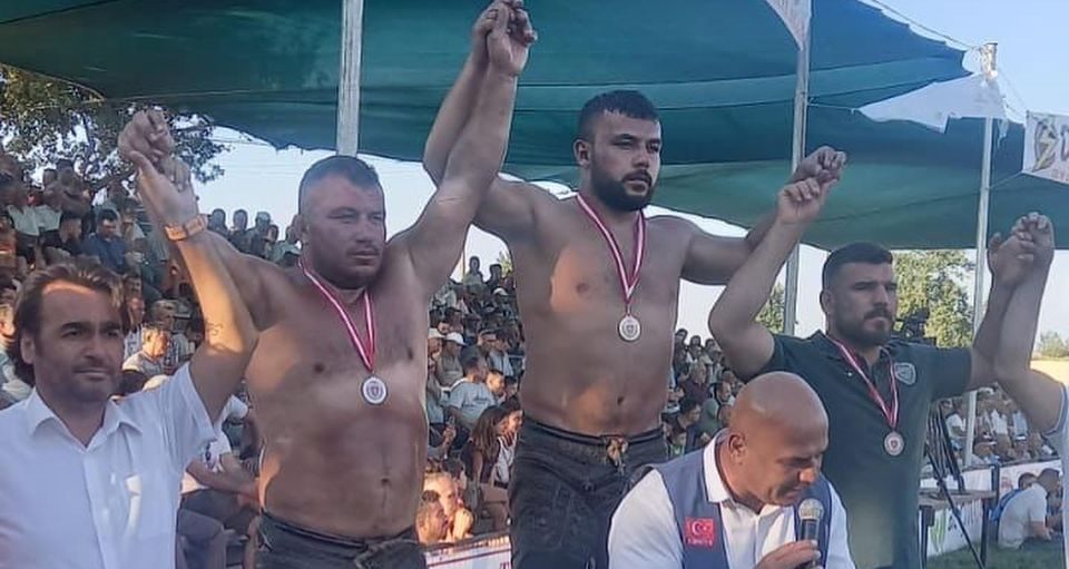 Balıkesir Büyükşehir Güreş Takımı Madalyalarla Döndü