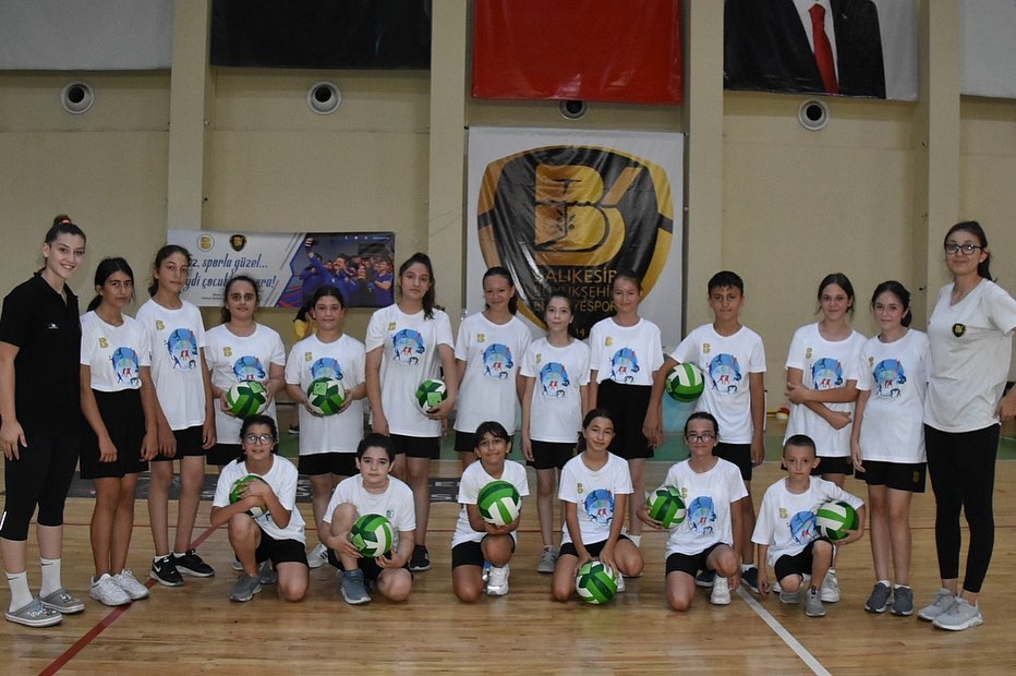 Balıkesir Büyükşehir Belediyespor Yaz Spor Okulu Çalışmaları Tüm Hızıyla Devam Ediyor.