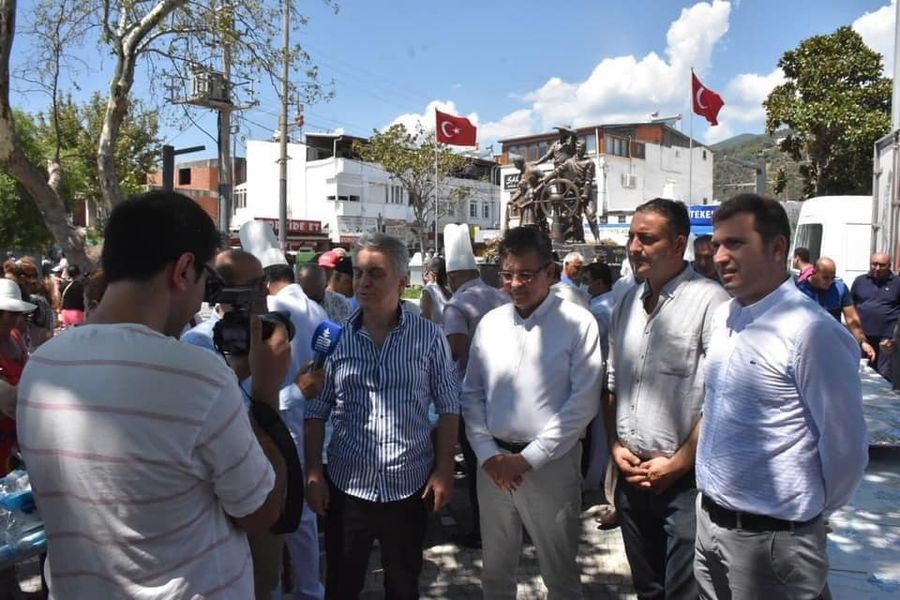 Edremit Belediyesinden Güre’ de Aşure İkramı