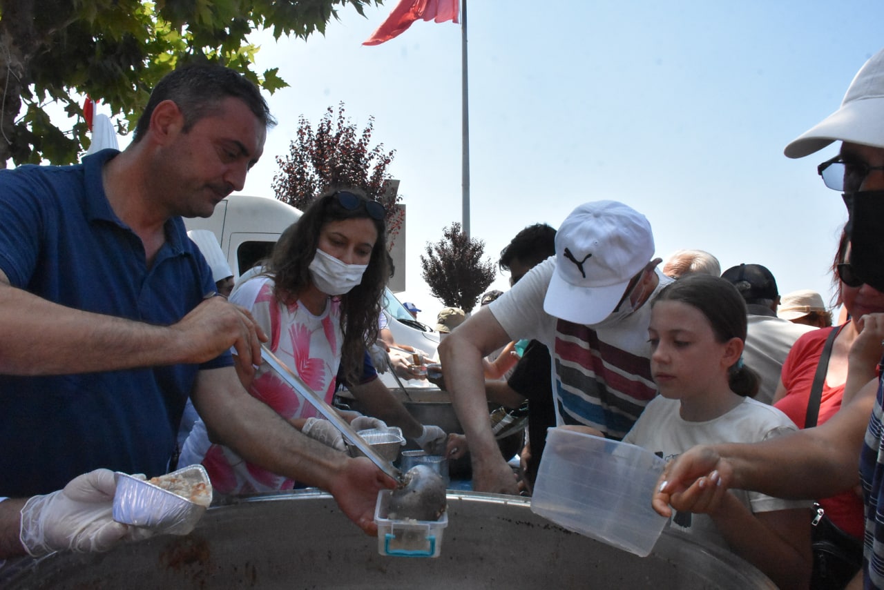 Akçay’ da Aşure Hayrı