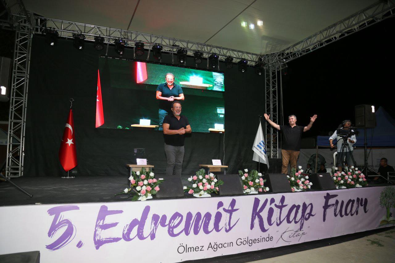 Hayat Umutsuzluktan Umut doğurmaktır. Bizim Umudumuz Hiç Bitmedi, Bitmeyecek. Güzel günler Göreceğiz, Güneşli Günler