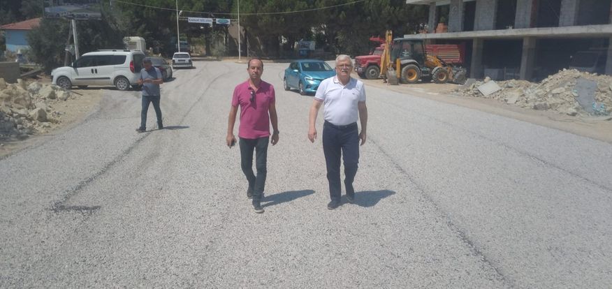 Burhaniye İlçesinde Asfalt Yollar Düzenleme Çalışmaları Devam Ediyor