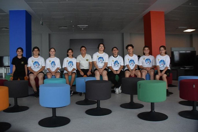 Bayan Güreş Branşı Öğrencileri Balıkesir Dijital Gençlik Merkezi’nde.