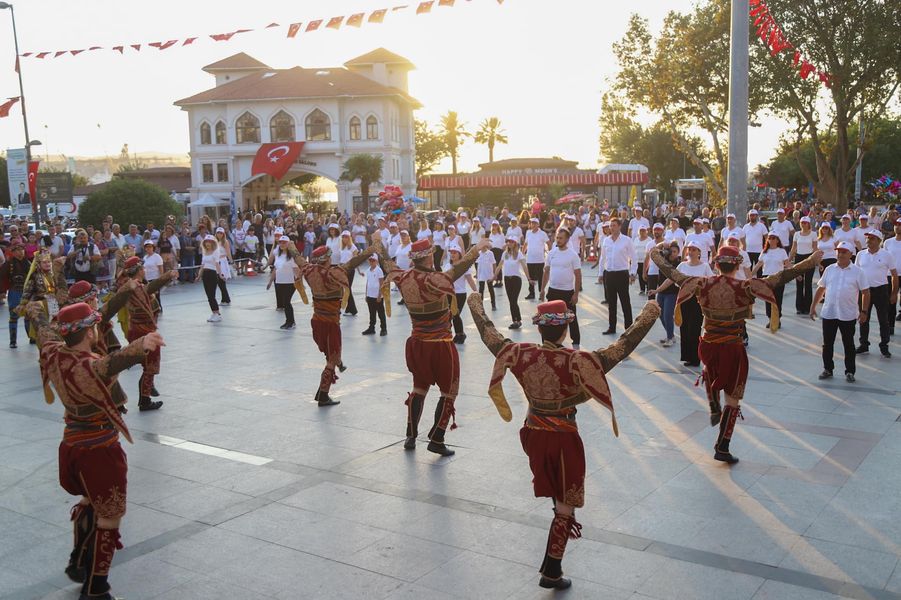 Bandırma Zaferin 100. Yılını Zeybekle Kutladı