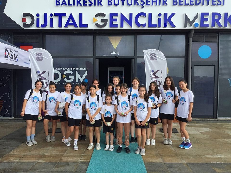 Voleybol ve Judo Branşı Öğrencileri Balıkesir Dijital Gençlik Merkezi’nde