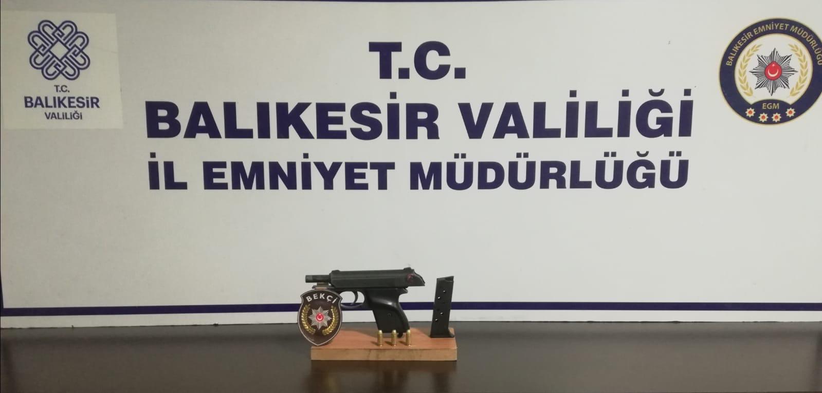 Balıkesir’ de 12 Aranan Şahıs Yakalandı, 3 Şahıs Tutuklandı