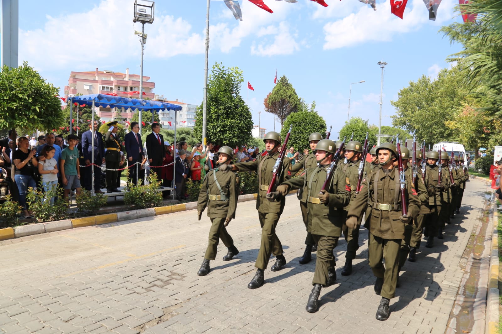 Edremit İlçesinde 30 Ağustos Zafer Bayramının 100. Yıl Dönümü Törenlerle Kutlandı