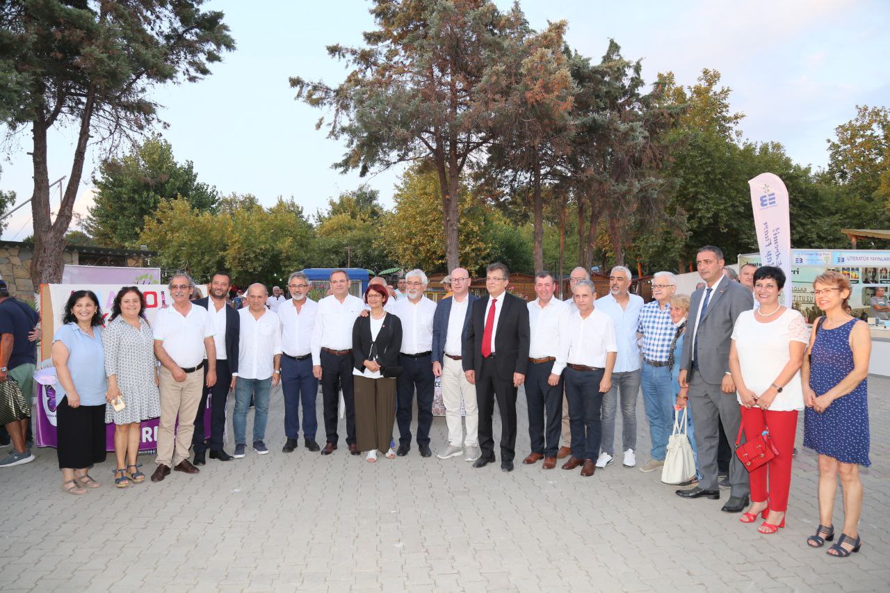 5. EDREMİT KİTAP FUARI BAŞLADI<br>KONGAR: KİTABIN EFENDİSİ, BİLİŞİM KÜLTÜRÜNÜN KÖLESİYİZ