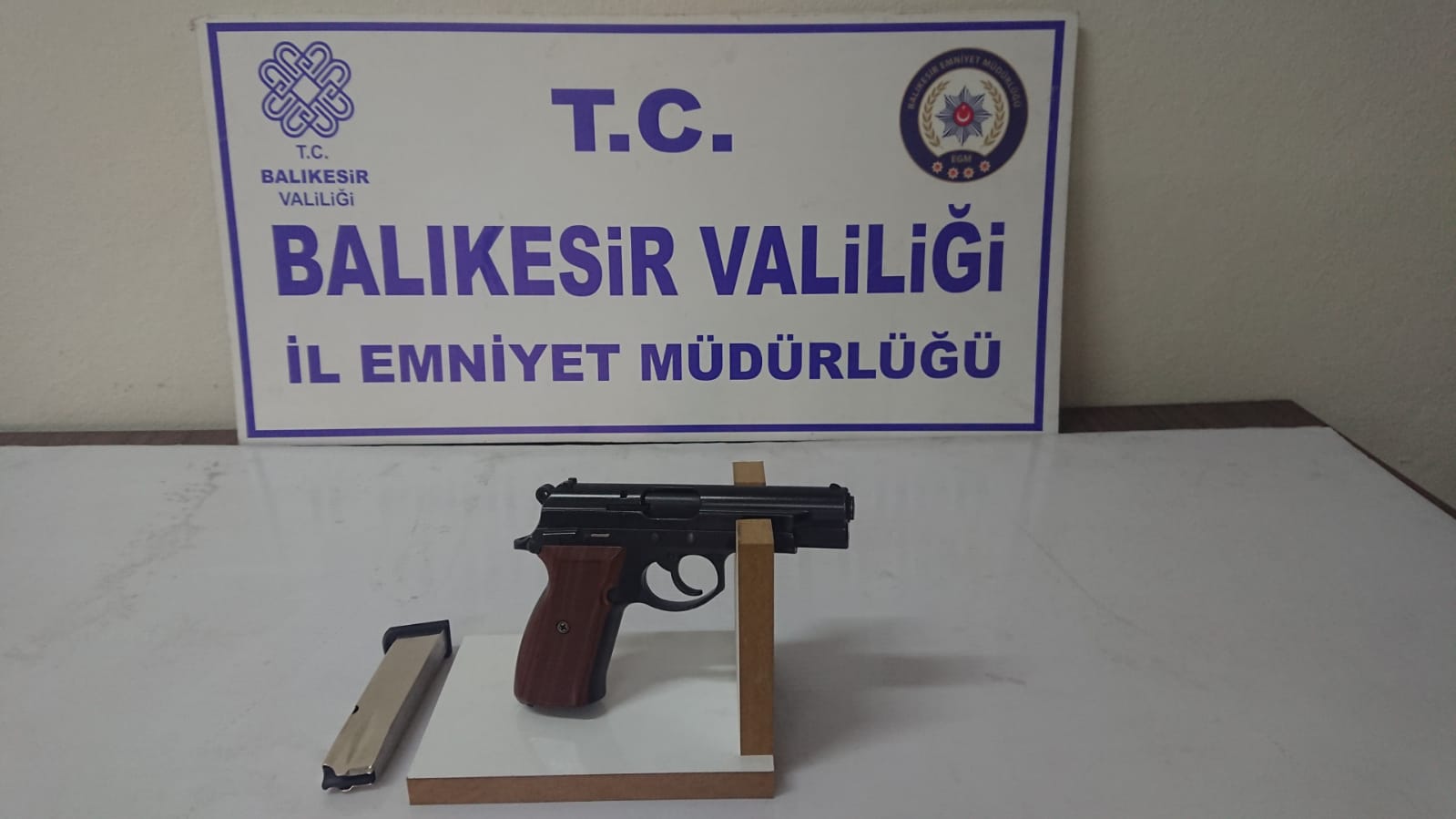 Emniyet 14 Aranan Şahıs Yakaladı, 1 Şahıs Tutuklandı.