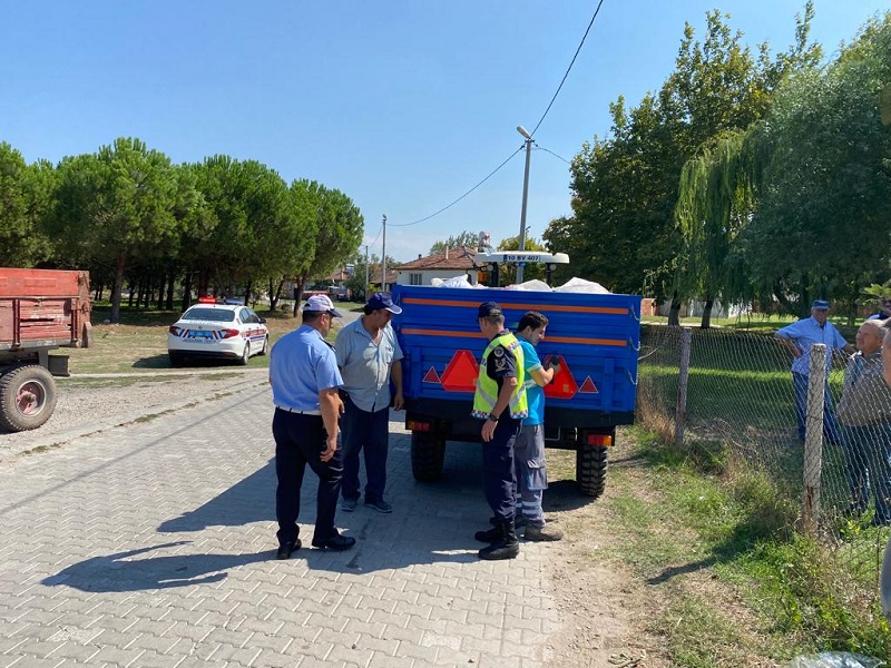 Jandarma’ dan Traktör Kullanımı ve Trafik Kuralları Eğitimi