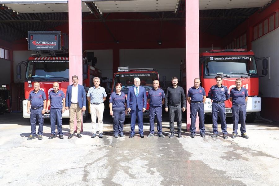 Başkan Deveciler İtfaiyecileri Ziyaret Etti