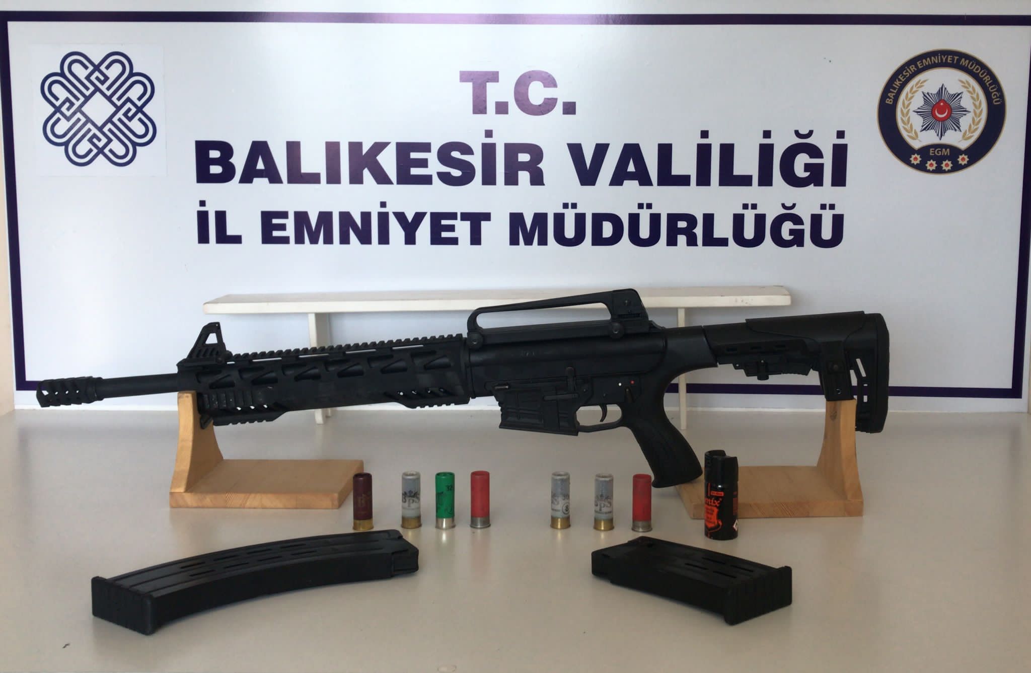 15 Aranan Şahıs Yakalandı Ve 5 Şahıs Tutuklandı.