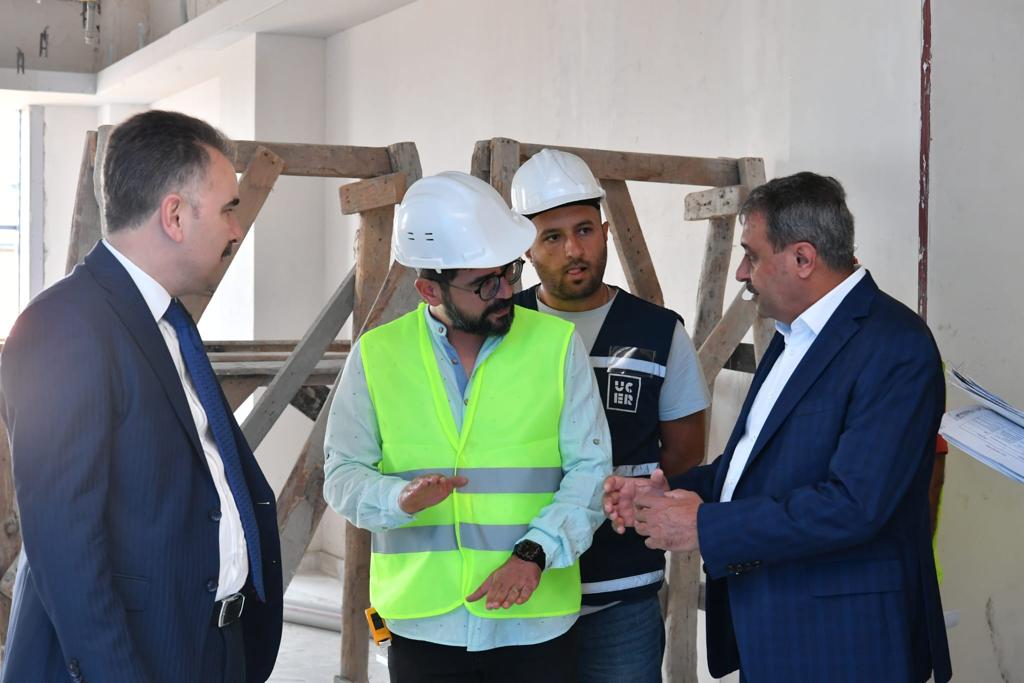 Edremit’e Kütüphane ve Hükümet Konağı