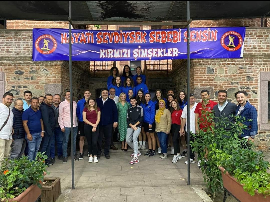 Bayan Voleybol Takımına Moral Kahvaltısı