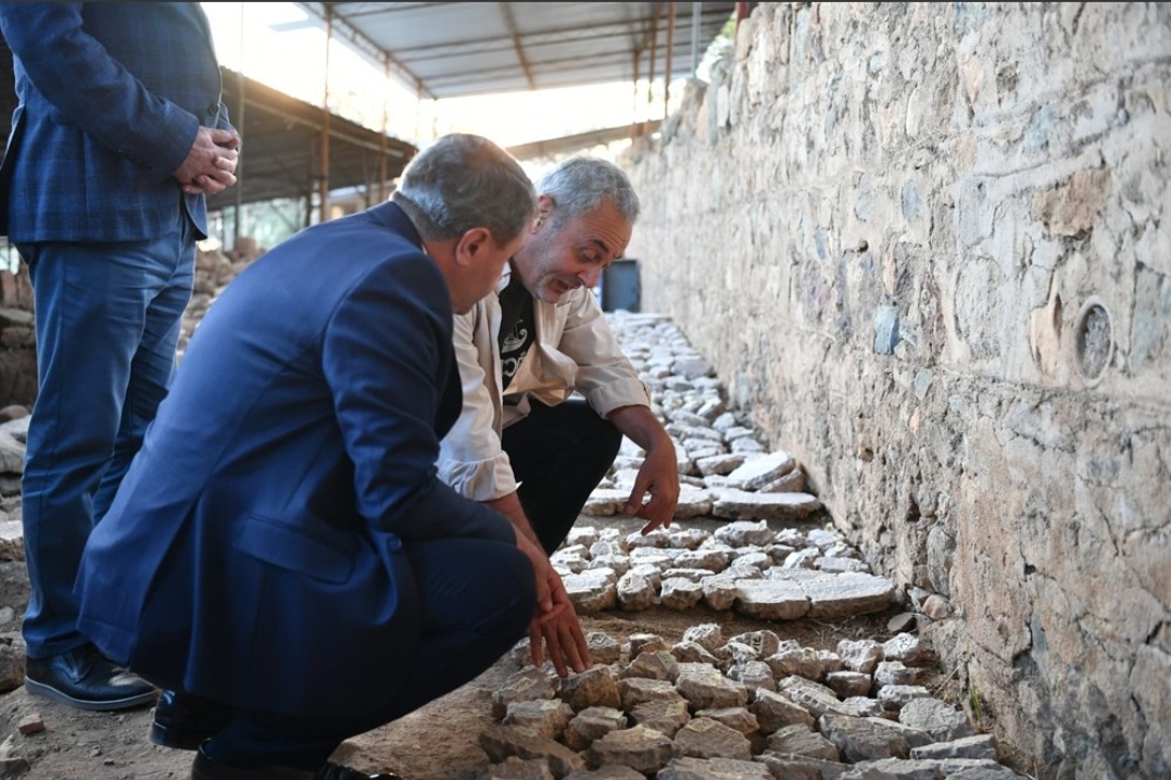 <strong>Vali Şıldak Kazı Alanlarında İncelemede Bulundu</strong>