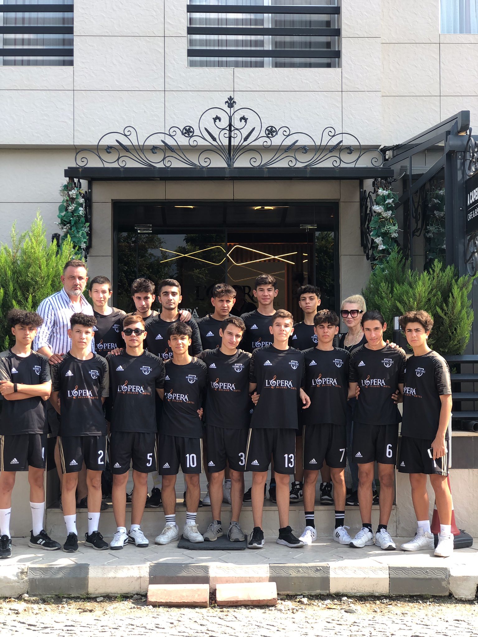 L’Opera Deluxe Hotel Kıvanç Dağ Futbol Takımının Sponsoru Oldu