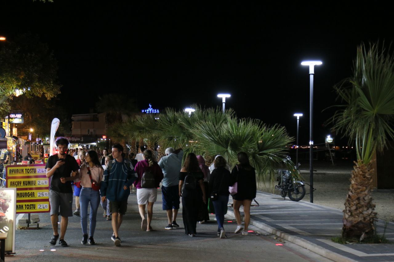 Akçay Kordon Işıl Işıl Oldu